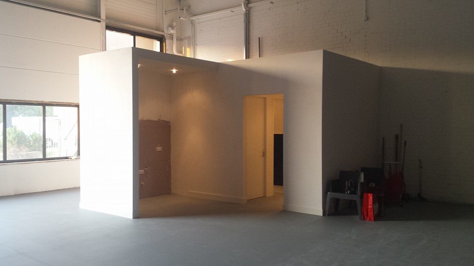 Nieuw opgebouwde ruimte in bedrijfshal